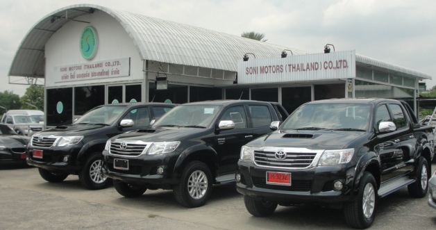 2012 Toyota Vigo Hilux available in Black Mica